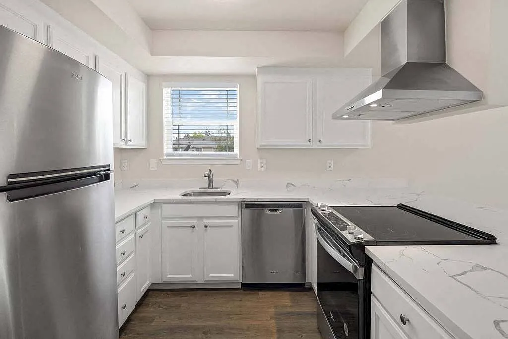 Pine Street Townhomes — Photo 2