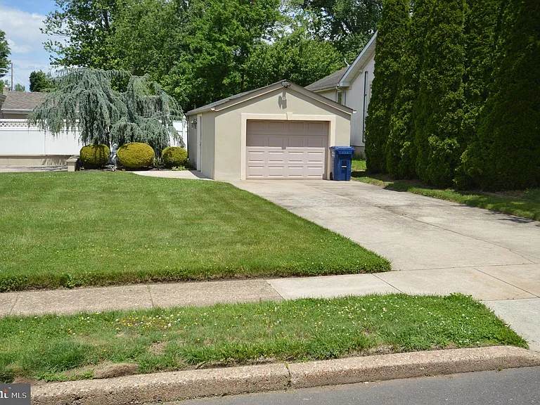 2140 Princeton Pike — Photo 3
