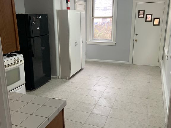 5th image of 423 W Ashdale St