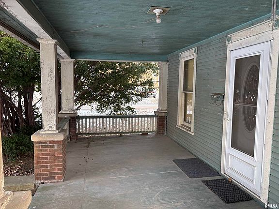 3rd image of 103 SW 4th St