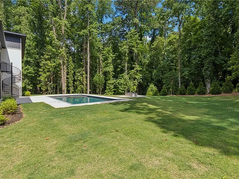 1000 Clementstone Northeast Dr — Photo 38