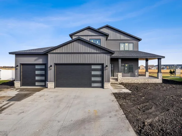 2978 Prairie Farms Cir S, Fargo, ND 58104