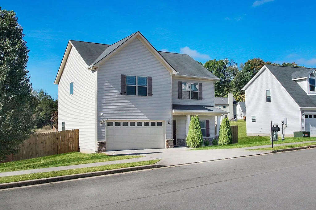 3 bed, 2.5 bath, 1824 sqft, $2,500 — Photo 2
