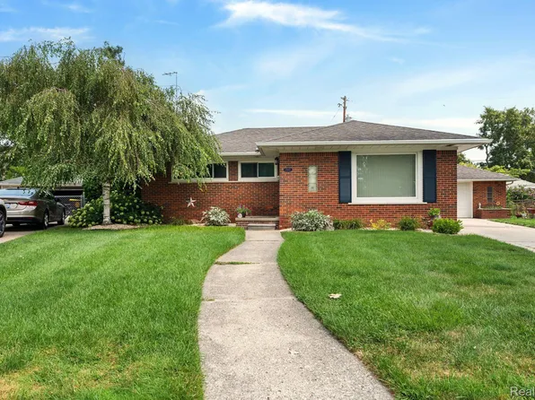 2945 Anna Ct, Trenton, MI 48183
