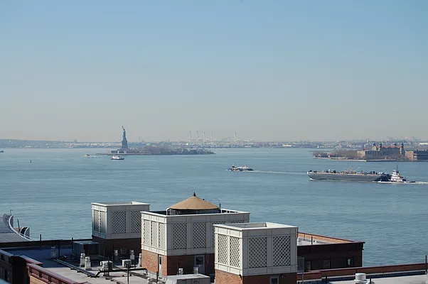 Sold by The Marketing Directors (The Visionaire 2) | media 27