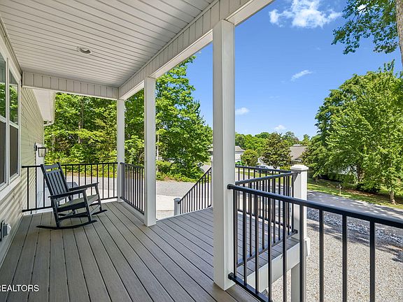 4th image of 135 Country Way Rd