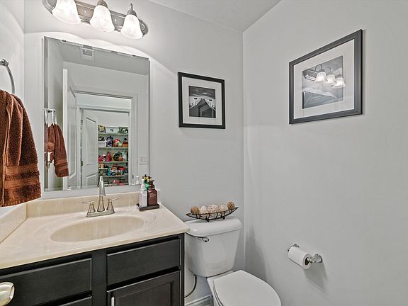 3rd image of 2307 Blossom Ct