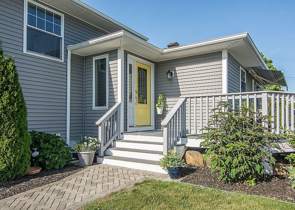 2nd image of 11 Scallop Shell Rd