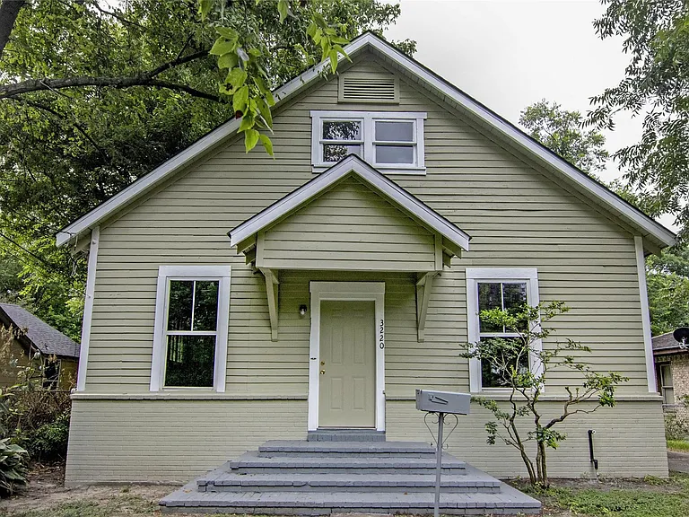 3220 Melbourne St — Photo 1