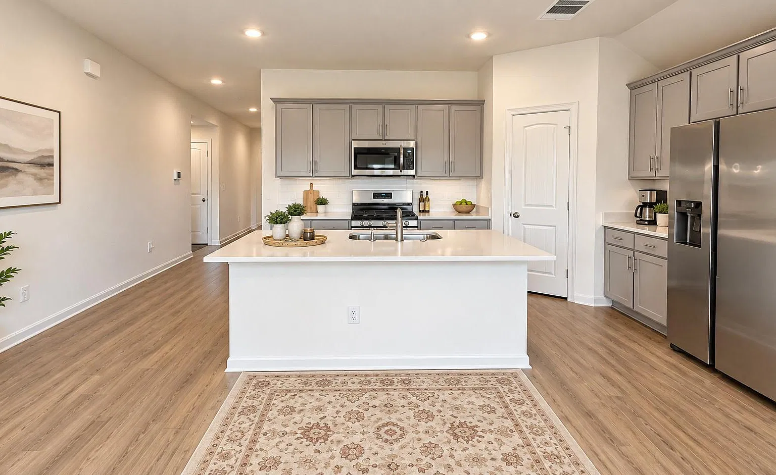 4 bed, 2.0 bath, 1860 sqft, $2,250 — Photo 2