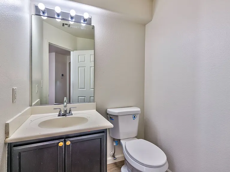 949 Medina De Leon Ave — Photo 11