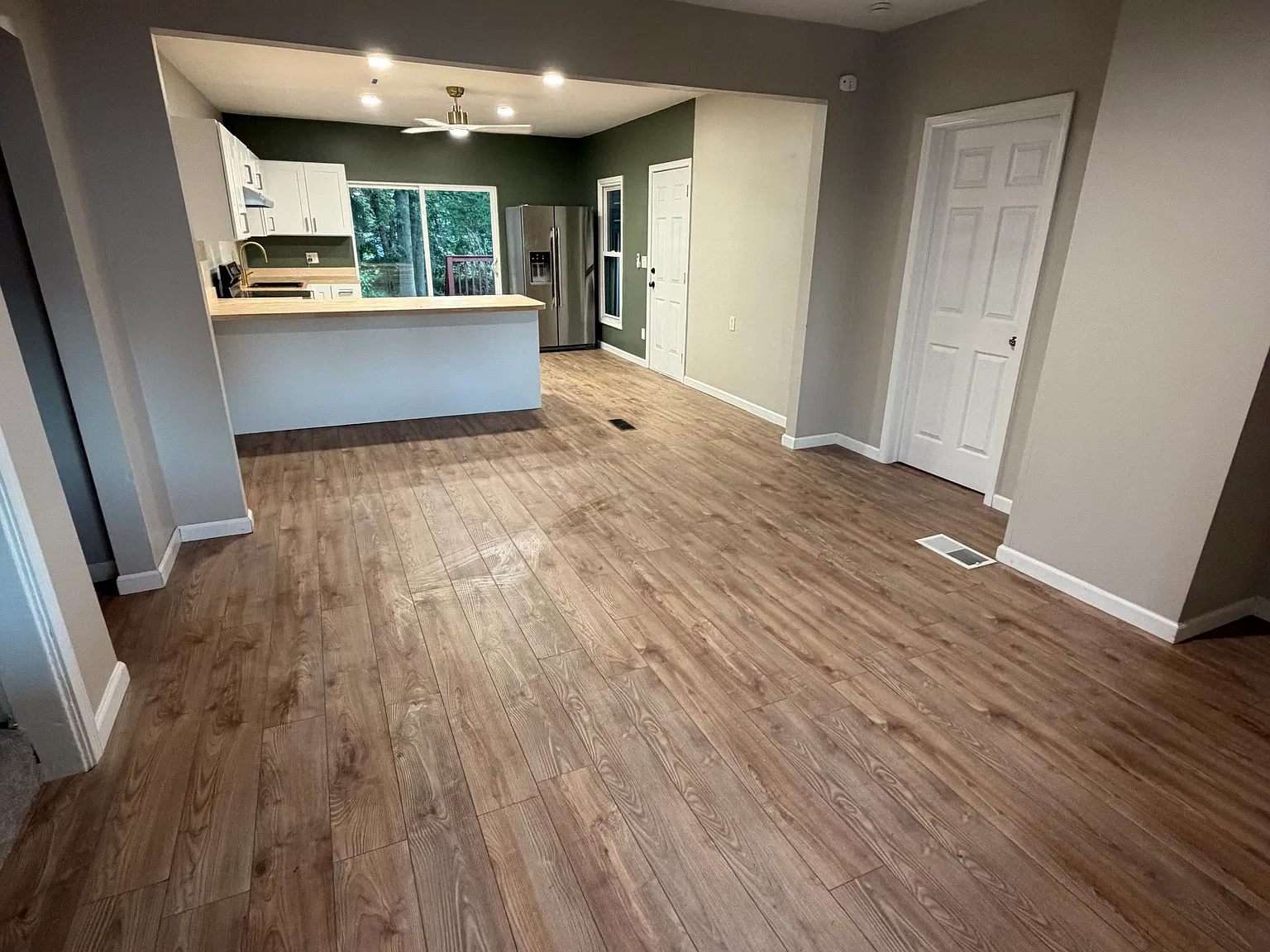 4 bed, 1800 sqft, $2,050 — Photo 3