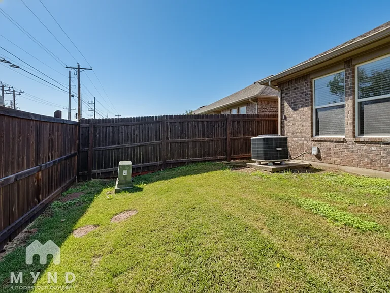 1003 Merlin Dr — Photo 21