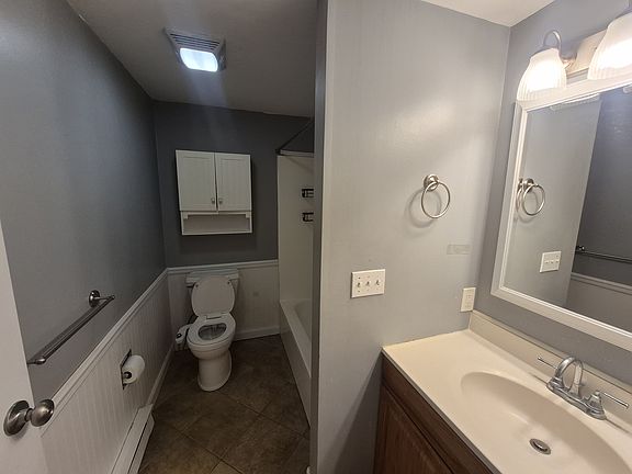 3rd image of 71 Snowberry Rd