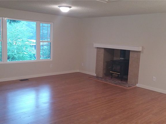 3rd image of 4965 Sherlyn Ave SE