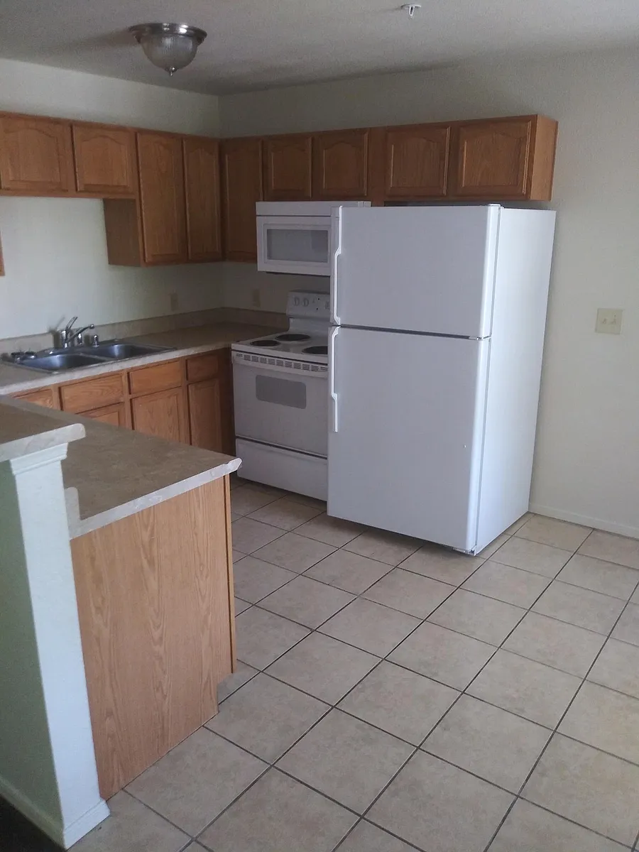 Building Photo - 2300 Stern Dr #220