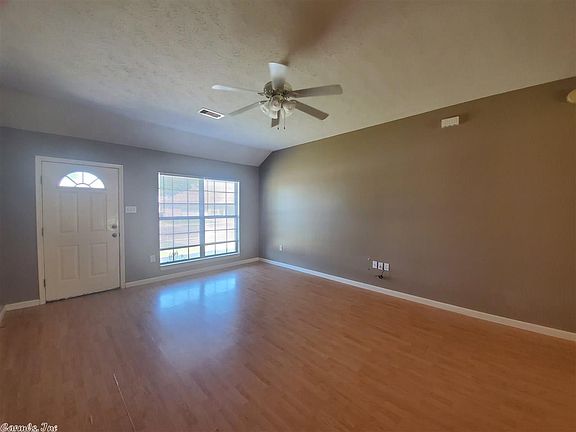 3rd image of 31 Blair Dr