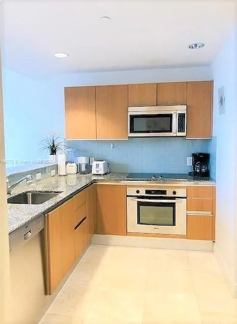 1050 Brickell Ave — Photo 2