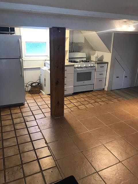 1st image of 10 Hyatt Ave #1
