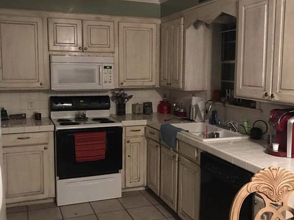 4th image of 121 Westchester Dr