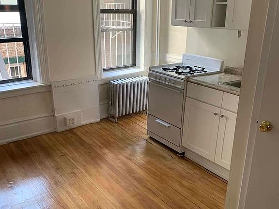 5th image of 530 W 50th St #B3