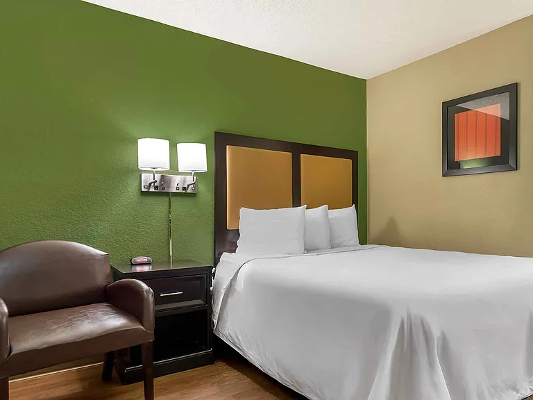 Studio Suite - 1 Queen Bed