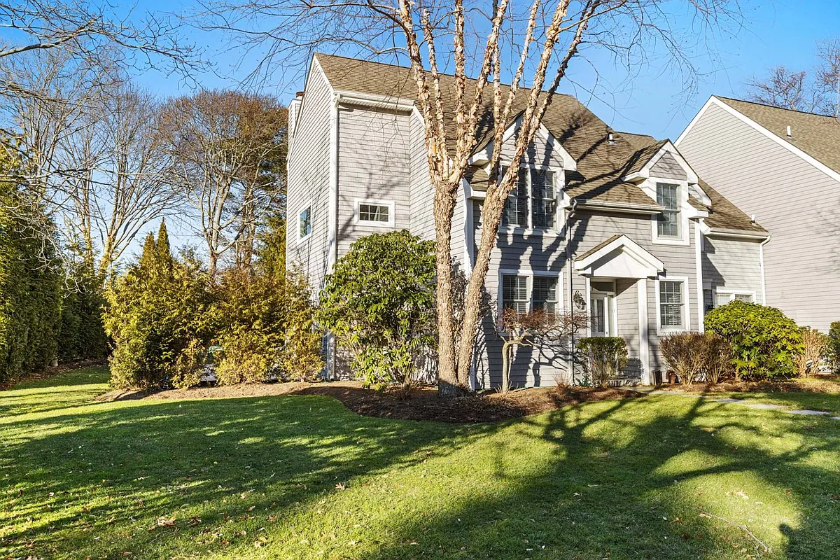 Building Photo - 20 Hubbard Ln #116