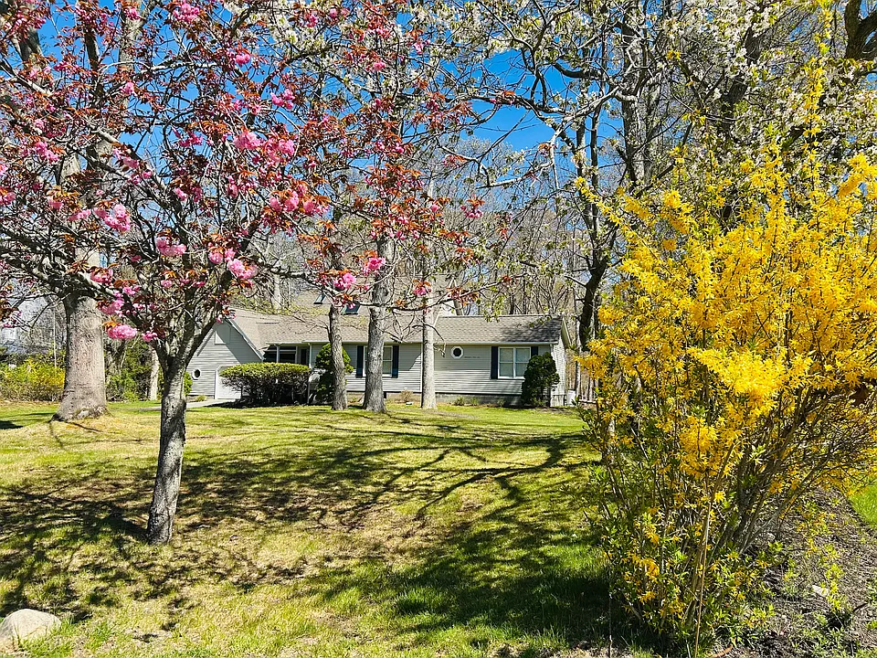 465 Tarpon Dr
