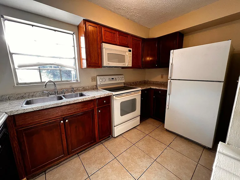 14410 Reuter Strasse Cir #215 — Photo 3