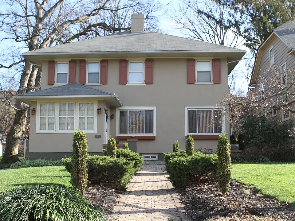 1st image of 54 Woodland Ave