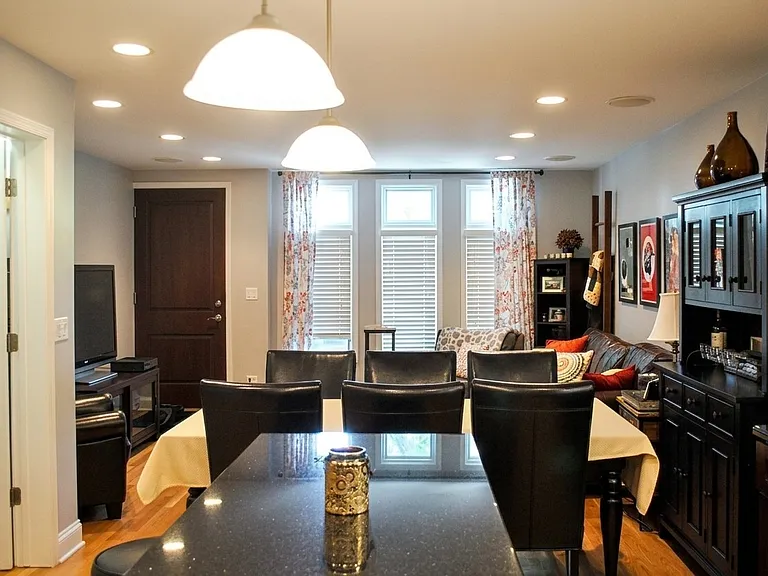 2534 N Marshfield Ave #1 — Photo 4
