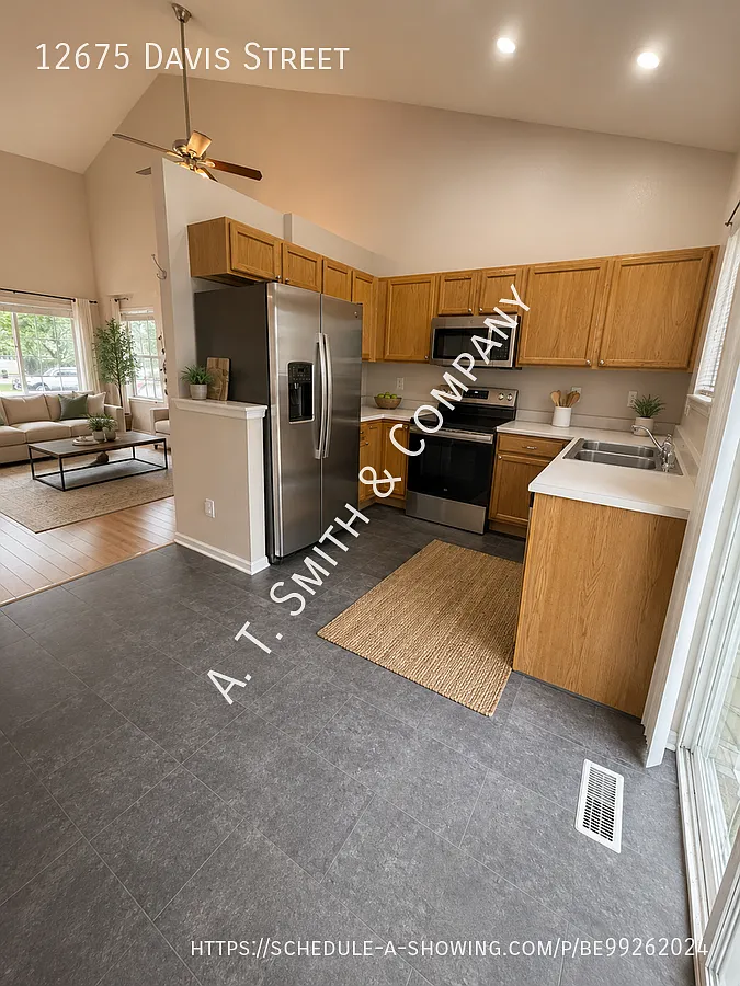 3-Bedroom Tri-Level Home in Brandywine Community Broomfield — Photo 4