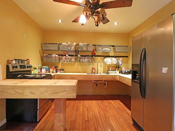 5th image of 809 S Garden St
