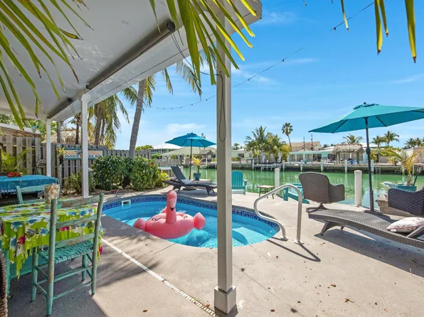 351 8th St, Key Colony Beach, FL 33051