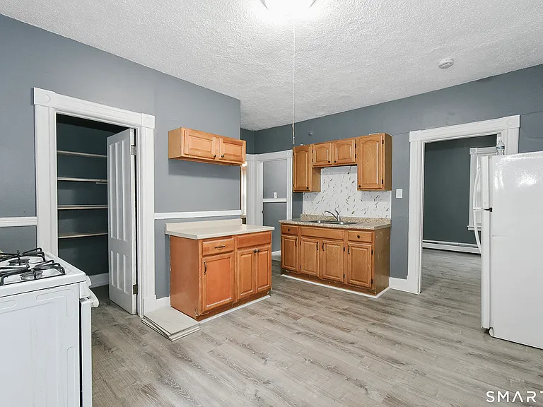 122 Hungerford St — Photo 14