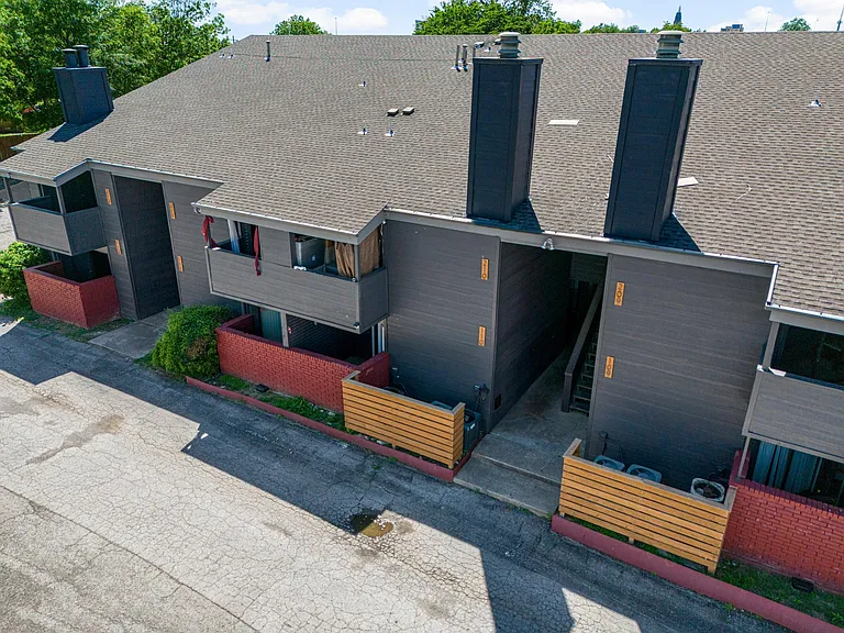 1207 S Quaker Ave #110 — Photo 32