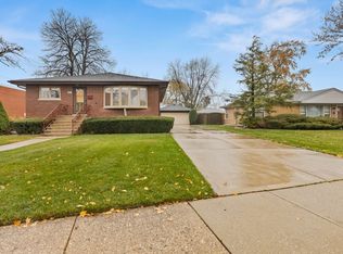 8826 Shermer Rd, Morton Grove, IL 60053