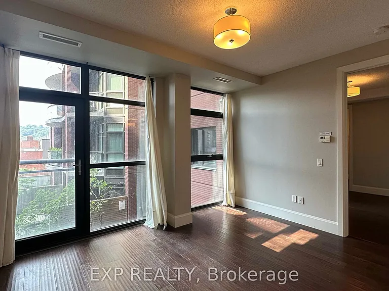 112 King St E #512 — Photo 8