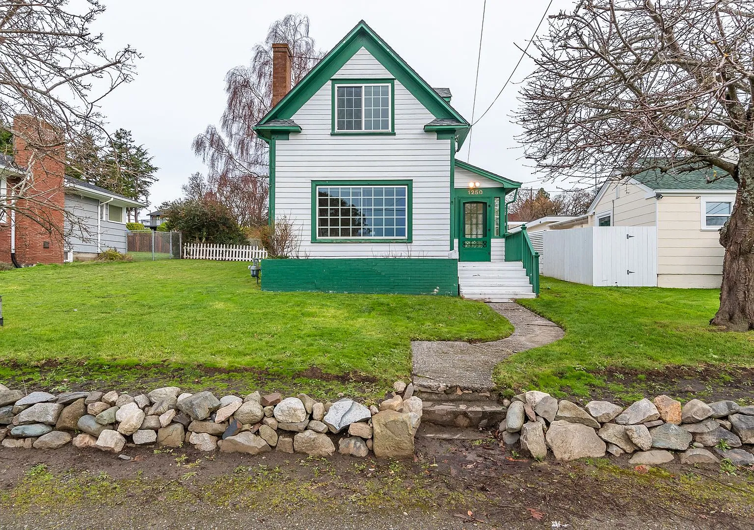 Pet Friendly 2 Bed, 1 Bath Home — Photo 1
