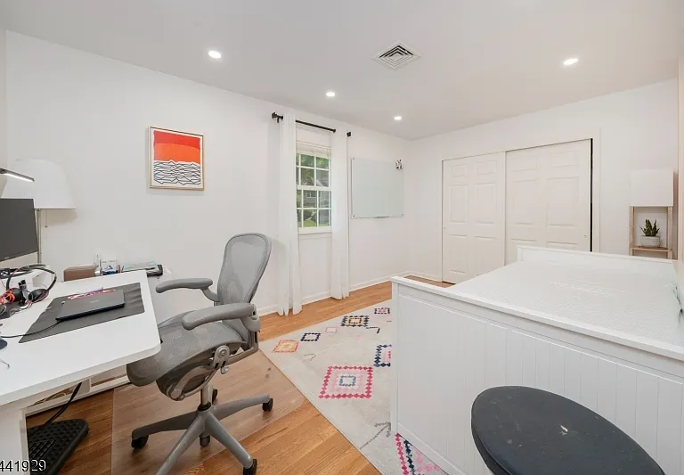 69 Penwood Dr — Photo 32