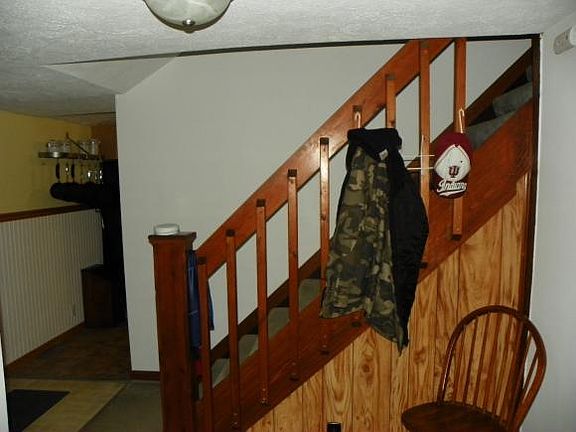5th image of 627 Bank St