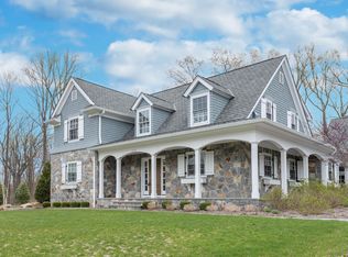 309 Sleepy Hollow Ln, Franklin Lakes, NJ 07417