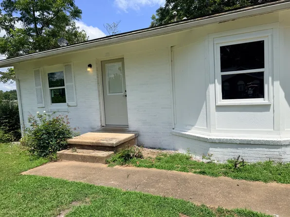 277 Chickasaw St, Holly Springs, MS 38635