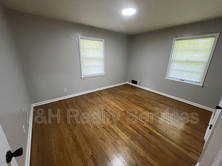 2700 W 11th St — Photo 14