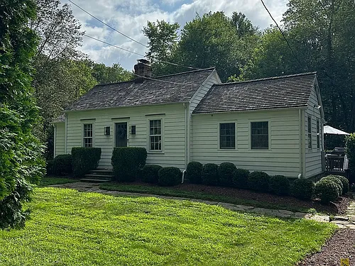 112 Newtown Tpke Photo 1