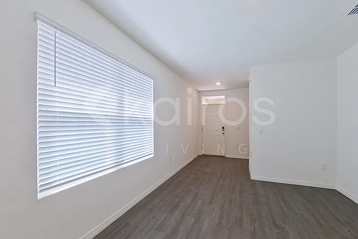 3 bed, 2.0 bath, 1504 sqft, $2,025 — Photo 2
