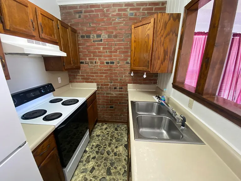 1100 W Monroe Ave — Photo 5