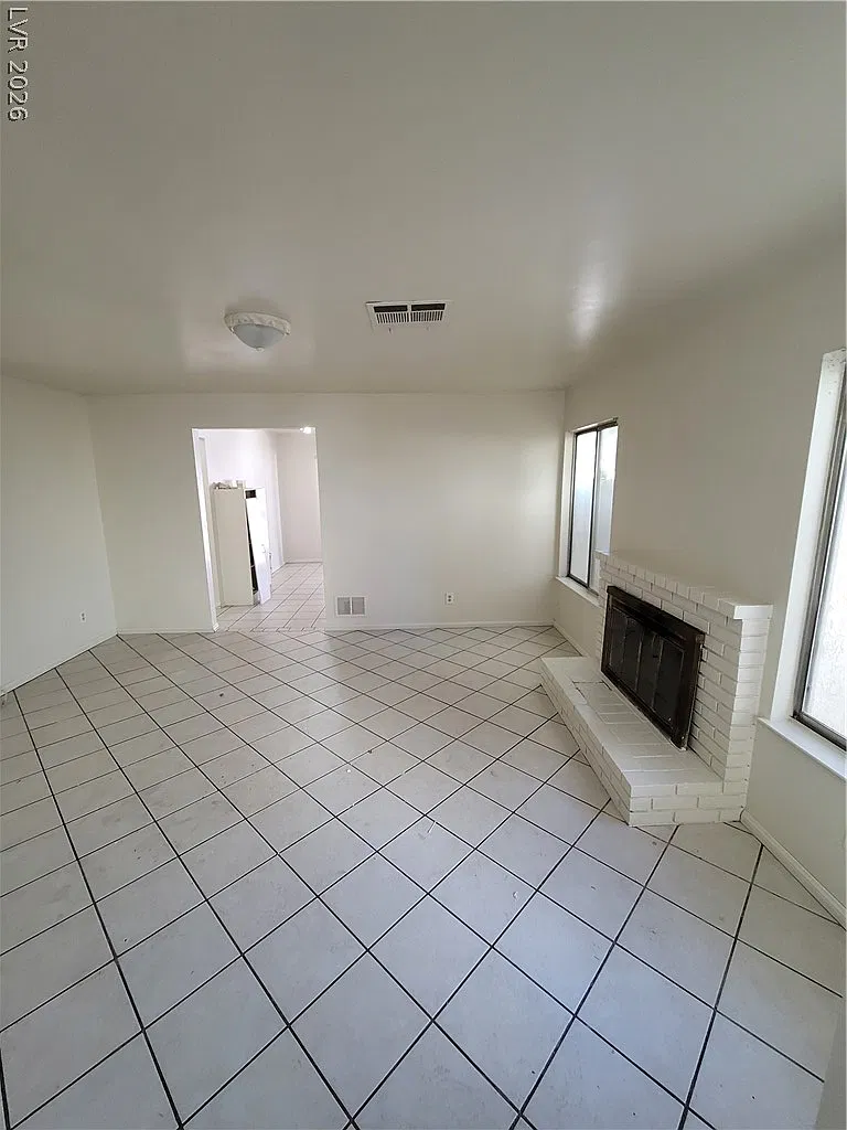 3 bed, 2.0 bath, 1165 sqft, $1,659 — Photo 3