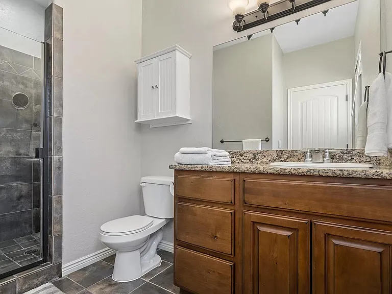 568 S 360 East Cir — Photo 15