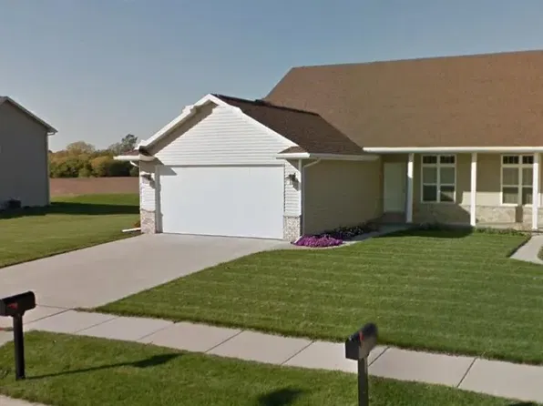 514 Coonen Dr, Combined Locks, WI 54113
